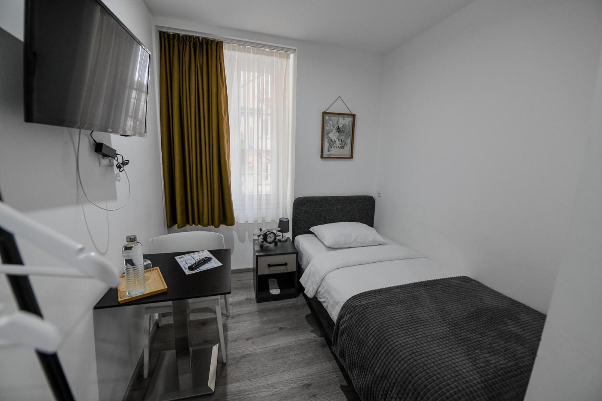 Hotel De France La Chaux De Fonds ภายนอก รูปภาพ