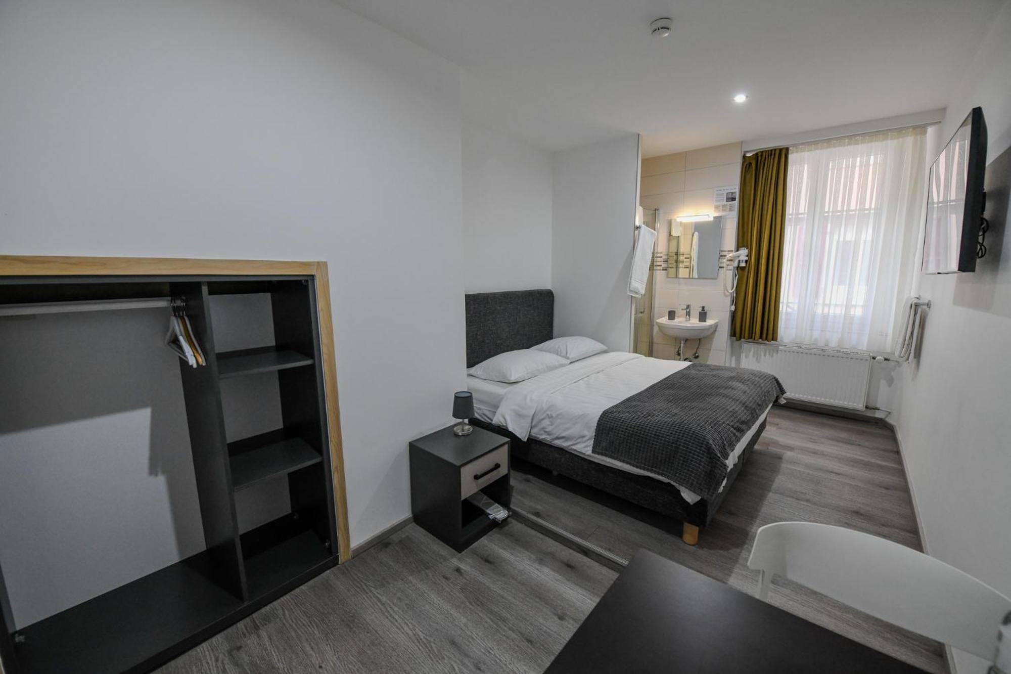 Hotel De France La Chaux De Fonds ภายนอก รูปภาพ